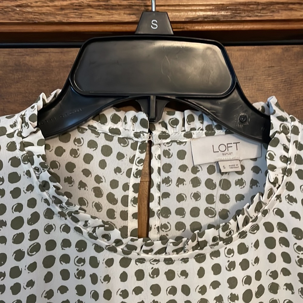 LOFT Ruffle Neck Sleeve Blouse NWT Size S - Picture 3 of 6